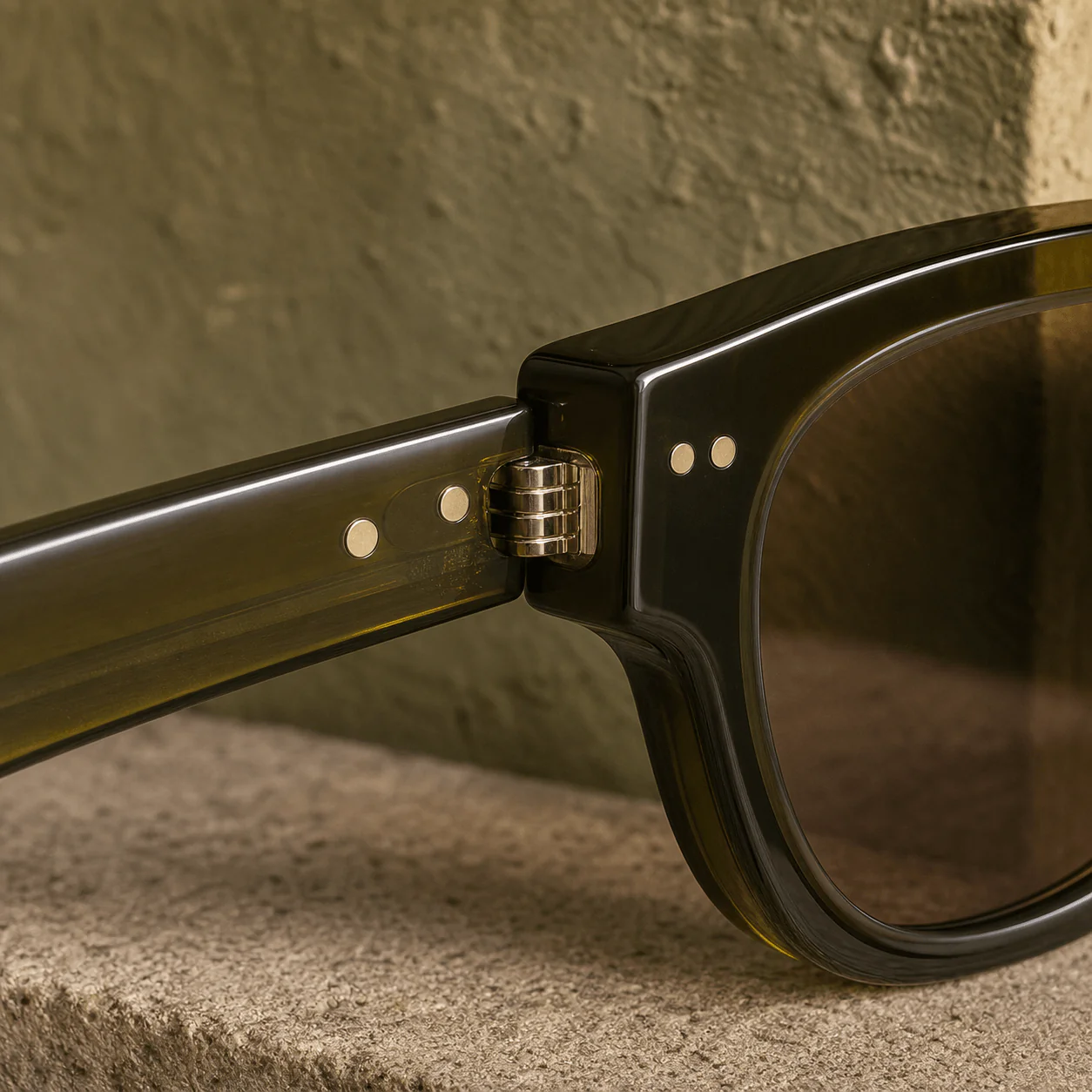 Dusk Gradient Sunglasses construction view