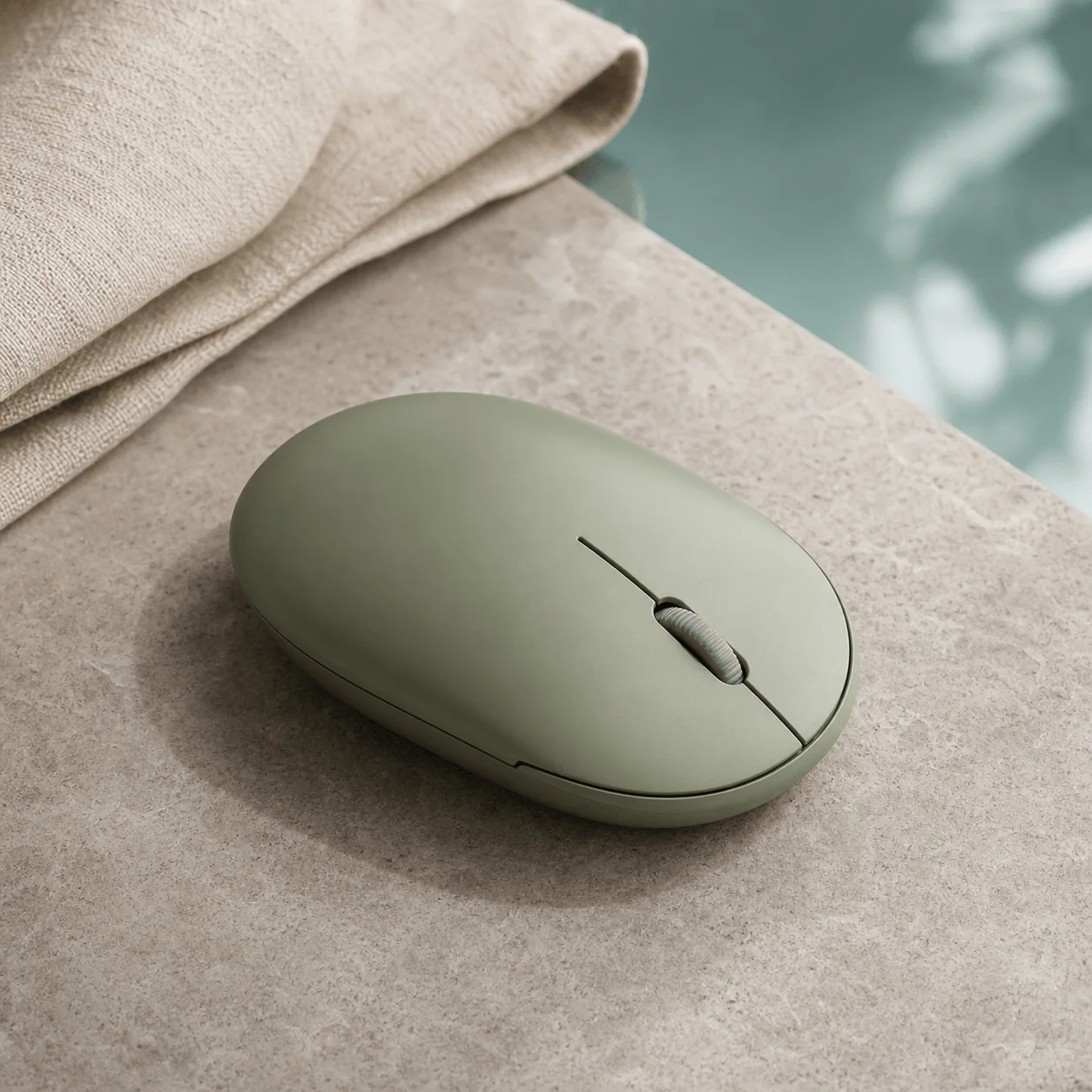 Flow Ergonomic Mouse lifestyle view