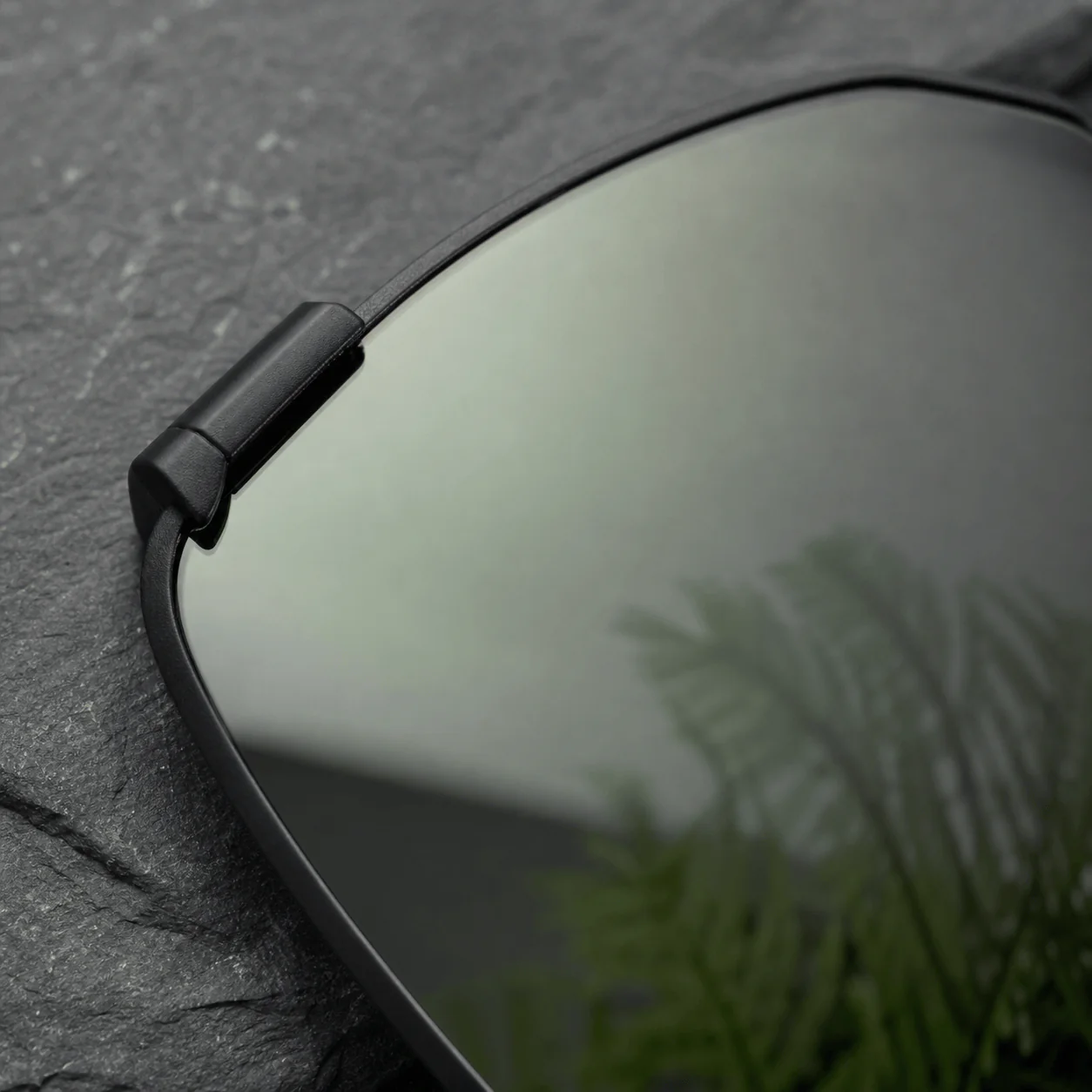 TrailClip Polarized Lens material detail