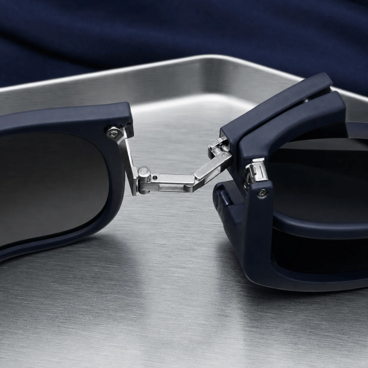 Voyage Foldable Sunglasses construction view